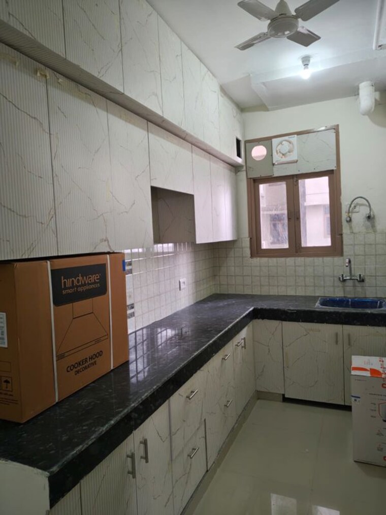 Kitchen, pareena-om-apartments 2 Bedroom 647 Sq.Ft. Apartment In Sector 112 Gurgaon 10604965