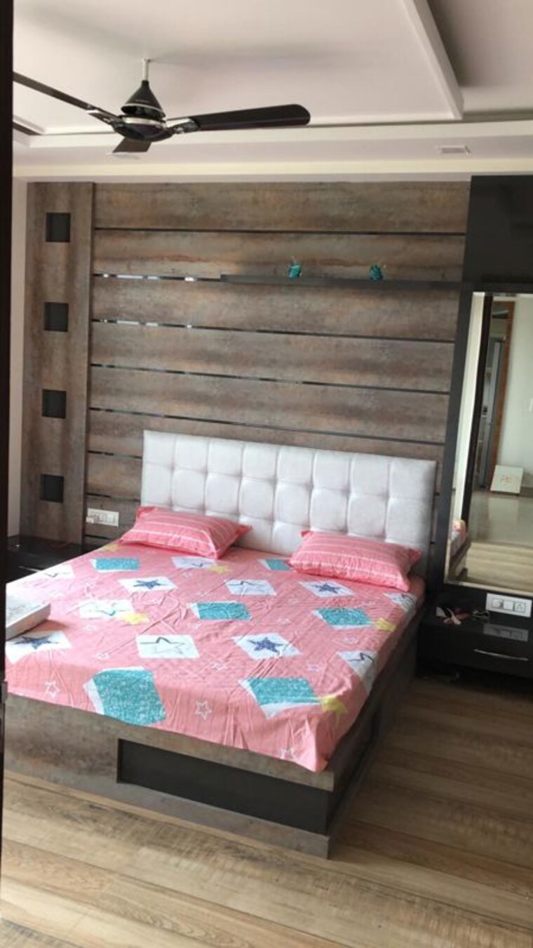 Bedroom, sector 14 4 Bedroom 250 Sq.Yd. Builder Floor In Sector 14 Gurgaon 10604978