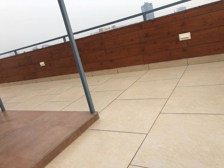 Balcony, sector 14 4 Bedroom 250 Sq.Yd. Builder Floor In Sector 14 Gurgaon 10604978