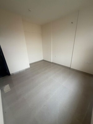 Room in 1.5 BHK Apartment at Piramal Vaikunth, Balkum Pada – for Rent