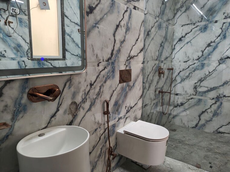 Bathroom, sector 4 4 Bedroom 550 Sq.Yd. Builder Floor In Sector 4 Gurgaon 10604988