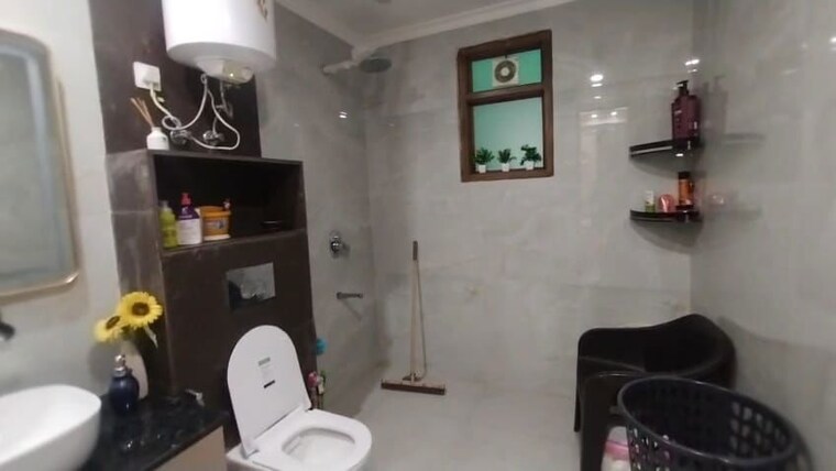 Attached Bathroom, sector 4 3 Bedroom 250 Sq.Yd. Builder Floor In Sector 4 Gurgaon 10605004
