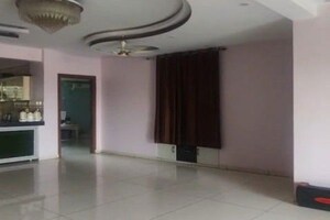 Room in 4 BHK Builder Floor at Sector 4 – for Sale