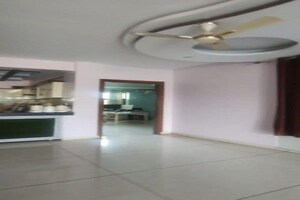 Parking in 4 BHK Builder Floor at Sector 4 – for Sale