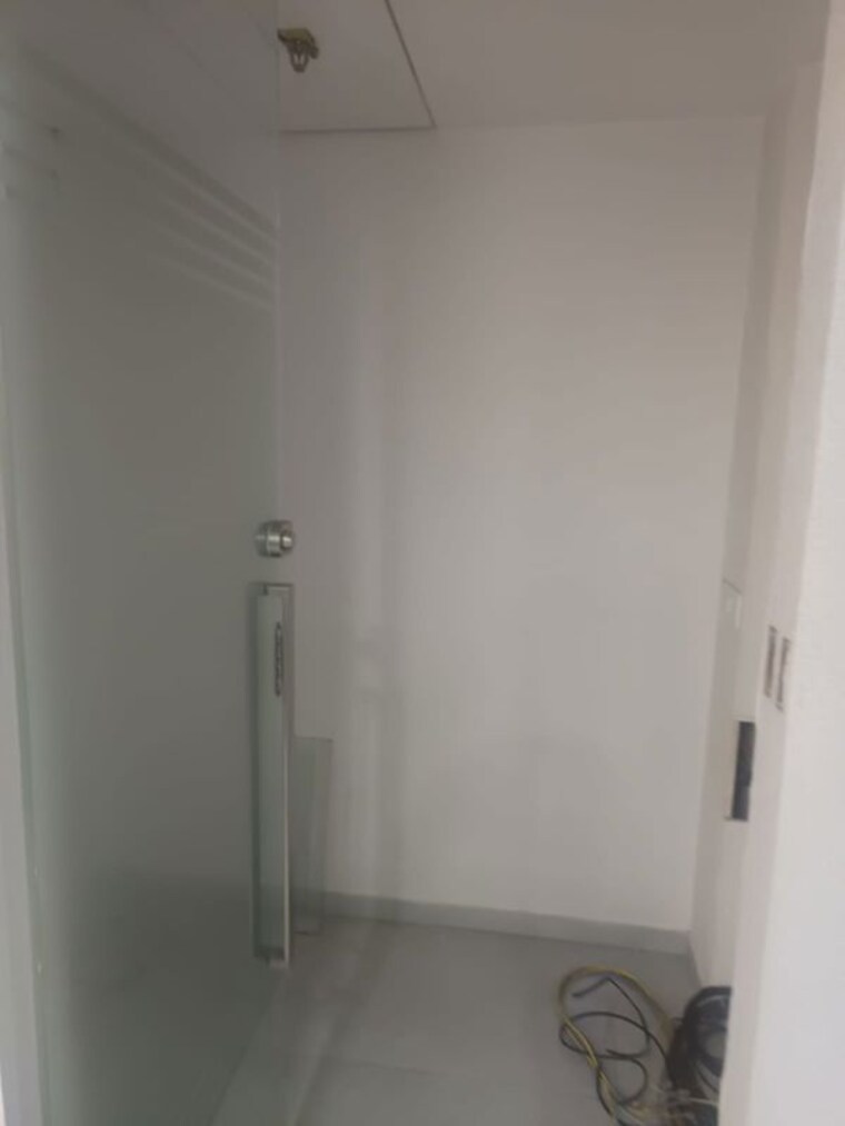 Room, bandra west Commercial Office Space 3500 Sq.Ft. In Bandra West Mumbai 10605019