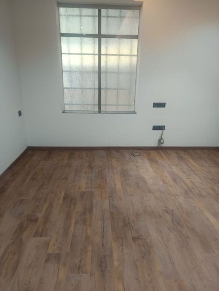 Room, bandra west Commercial Office Space 3500 Sq.Ft. In Bandra West Mumbai 10605019