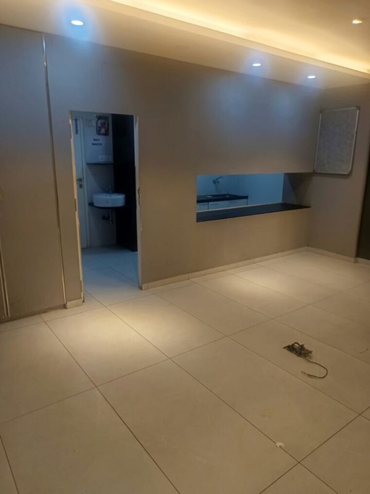 Room, bandra west Commercial Office Space 3500 Sq.Ft. In Bandra West Mumbai 10605019