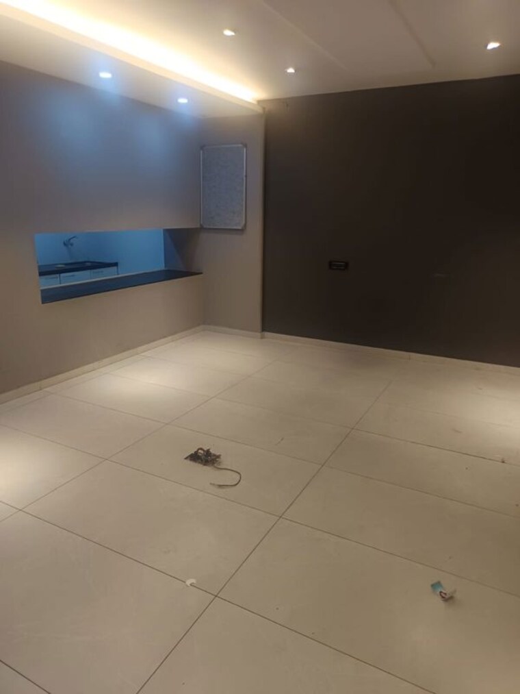 Room, bandra west Commercial Office Space 3500 Sq.Ft. In Bandra West Mumbai 10605019