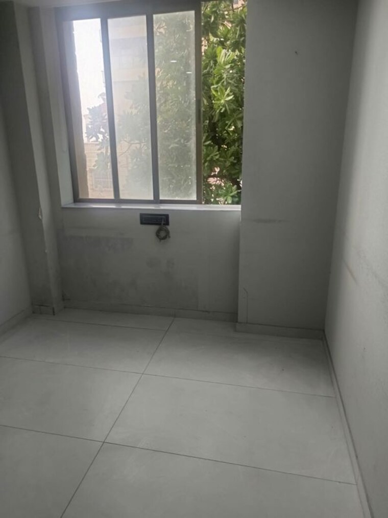 Room, bandra west Commercial Office Space 3500 Sq.Ft. In Bandra West Mumbai 10605019