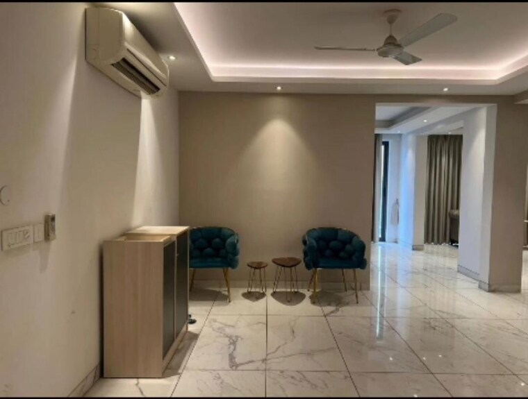 Living Room, sector 14 4 Bedroom 727 Sq.Yd. Builder Floor In Sector 14 Gurgaon 10605027