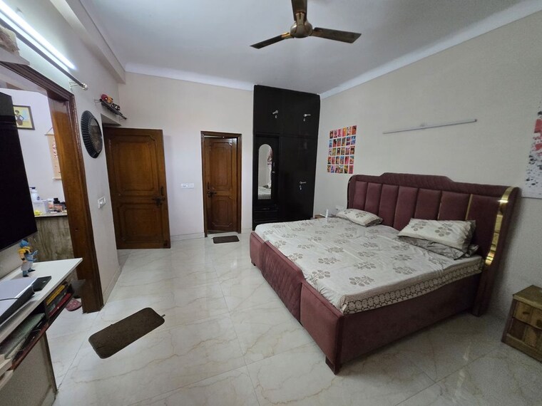 Bedroom, sector 14 6+ Bedroom 250 Sq.Yd. Independent House In Sector 14 Gurgaon 10605038