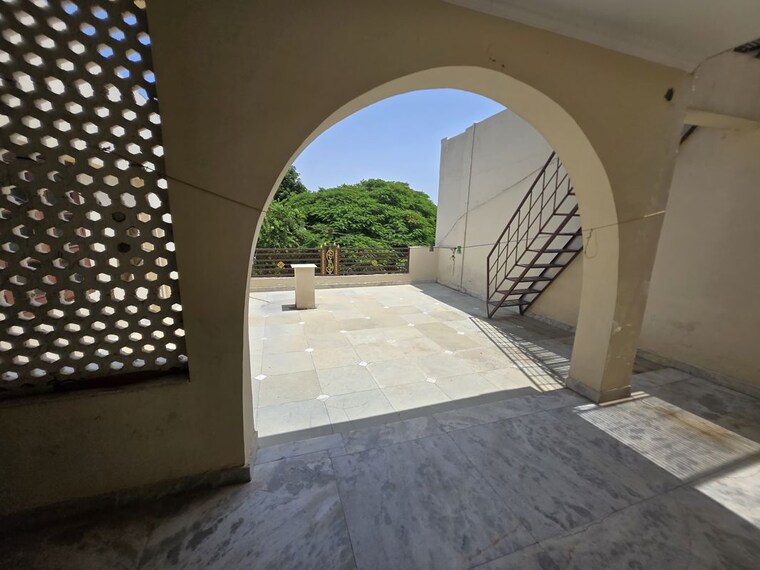 Bathroom, sector 14 6+ Bedroom 250 Sq.Yd. Independent House In Sector 14 Gurgaon 10605038