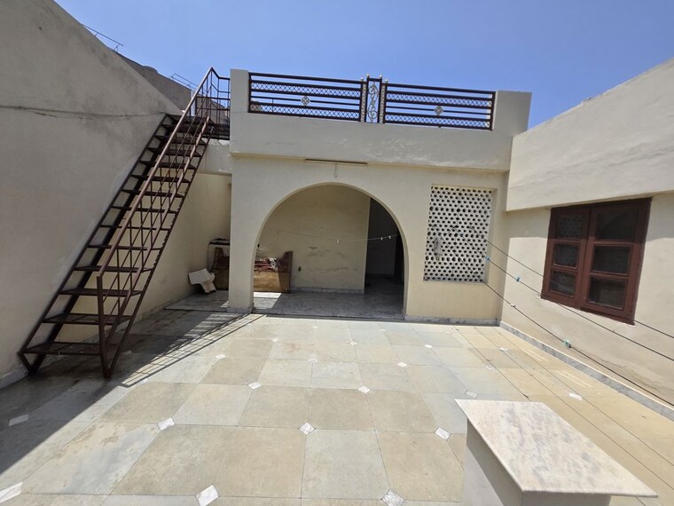 Kitchen, sector 14 6+ Bedroom 250 Sq.Yd. Independent House In Sector 14 Gurgaon 10605038