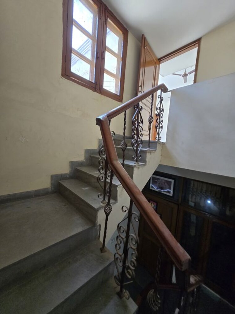 Gym, sector 14 6+ Bedroom 250 Sq.Yd. Independent House In Sector 14 Gurgaon 10605038