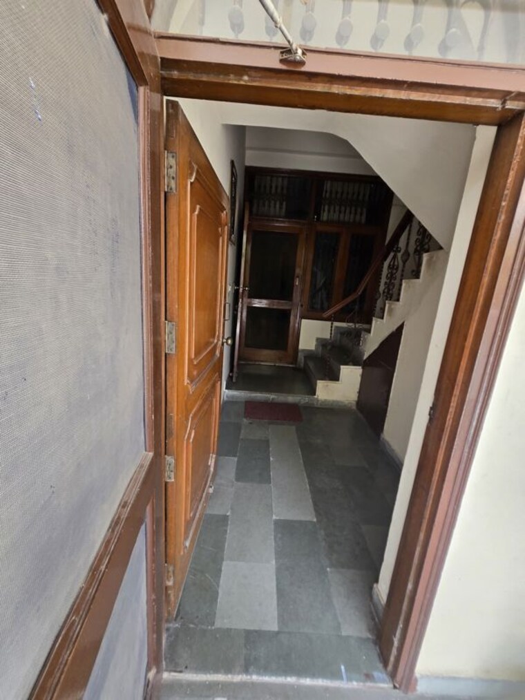 Balcony, sector 14 6+ Bedroom 250 Sq.Yd. Independent House In Sector 14 Gurgaon 10605038