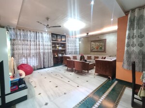 Bedroom in 4 BHK Builder Floor at Sector 14 – for Sale