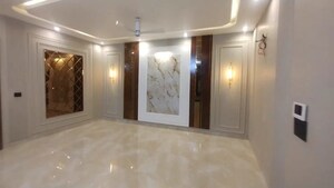 Room in 4 BHK Builder Floor at Sector 9 – for Sale