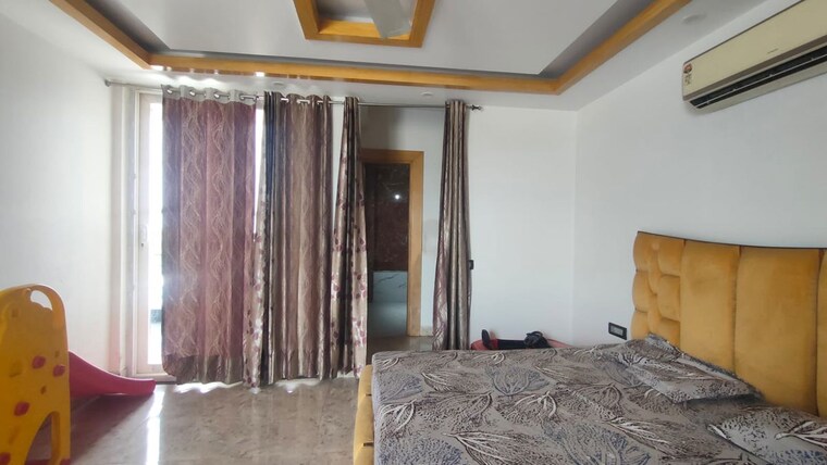 Bedroom, sector 14 6 Bedroom 320 Sq.Yd. Builder Floor In Sector 14 Gurgaon 10605068
