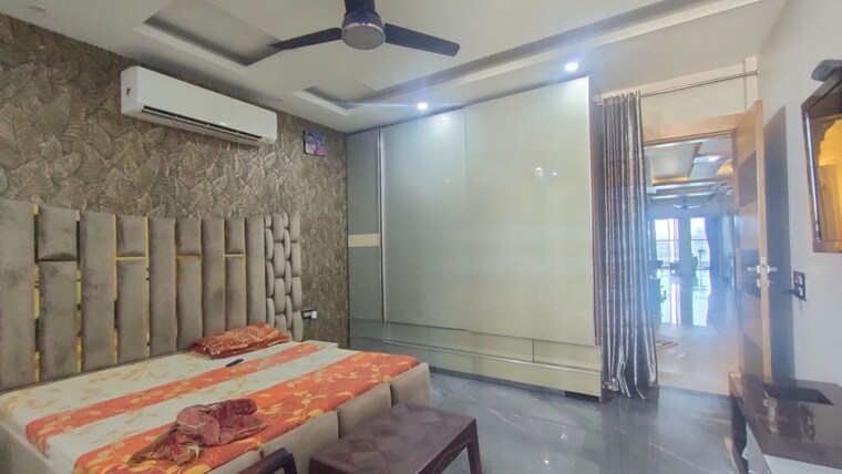 Bedroom, sector 14 6 Bedroom 320 Sq.Yd. Builder Floor In Sector 14 Gurgaon 10605068