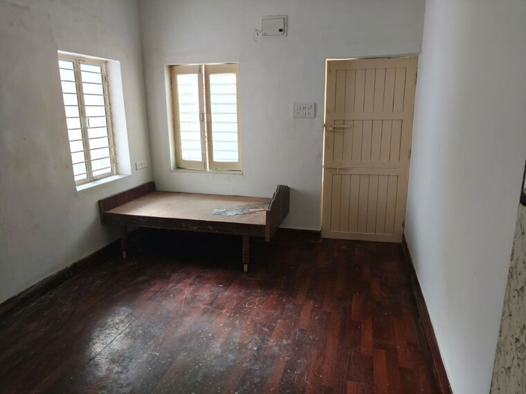 Room, satellite 2 Bedroom 1100 Sq.Ft. Apartment In Satellite Ahmedabad 10605042
