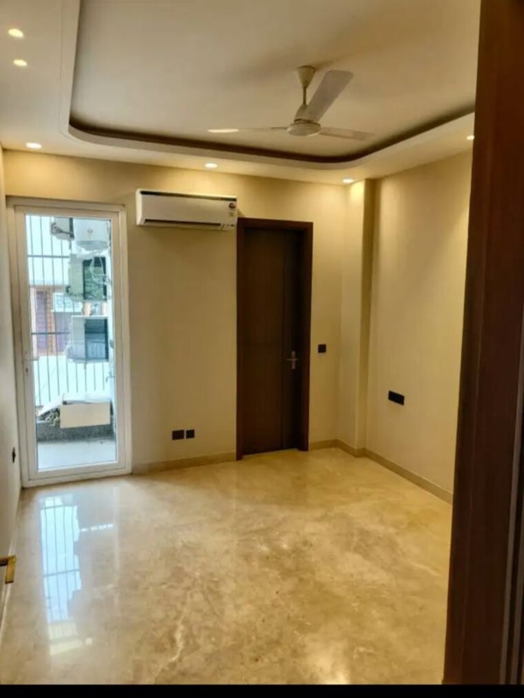 Bedroom, chittaranjan park 3 Bedroom 160 Sq.Yd. Builder Floor In Chittaranjan Park Delhi 10605041