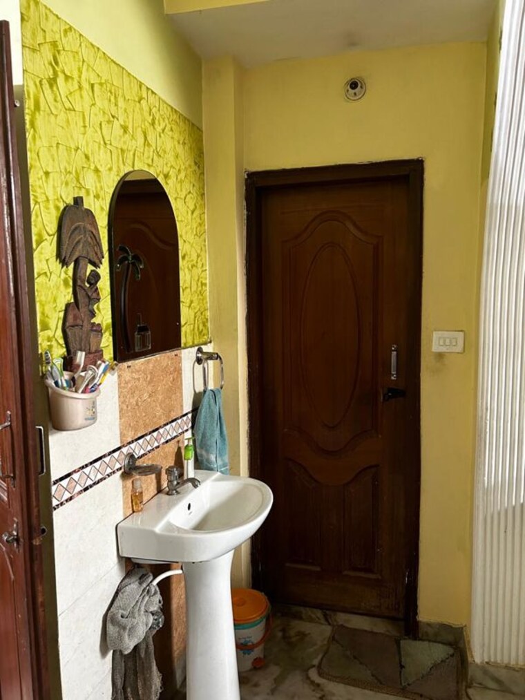 Bathroom, sector 23a 3 Bedroom 300 Sq.Ft. Builder Floor In Sector 23a Gurgaon 10605080
