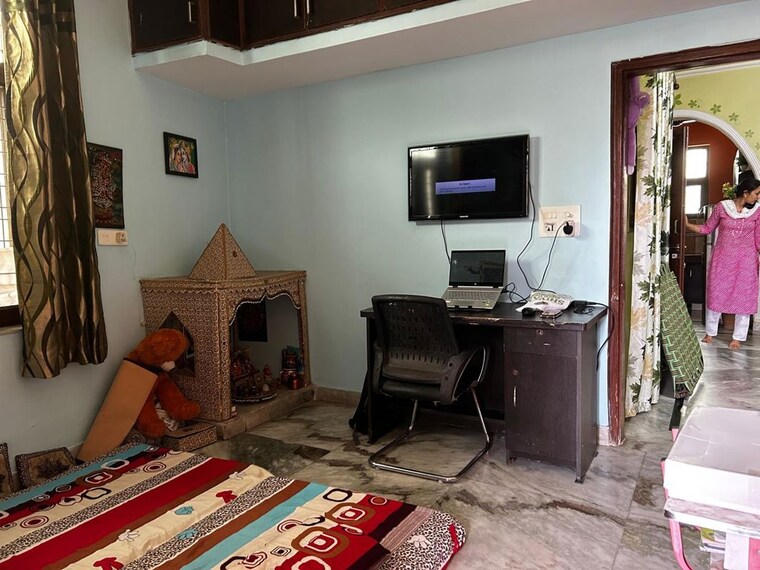 Bedroom, sector 23a 3 Bedroom 300 Sq.Ft. Builder Floor In Sector 23a Gurgaon 10605080