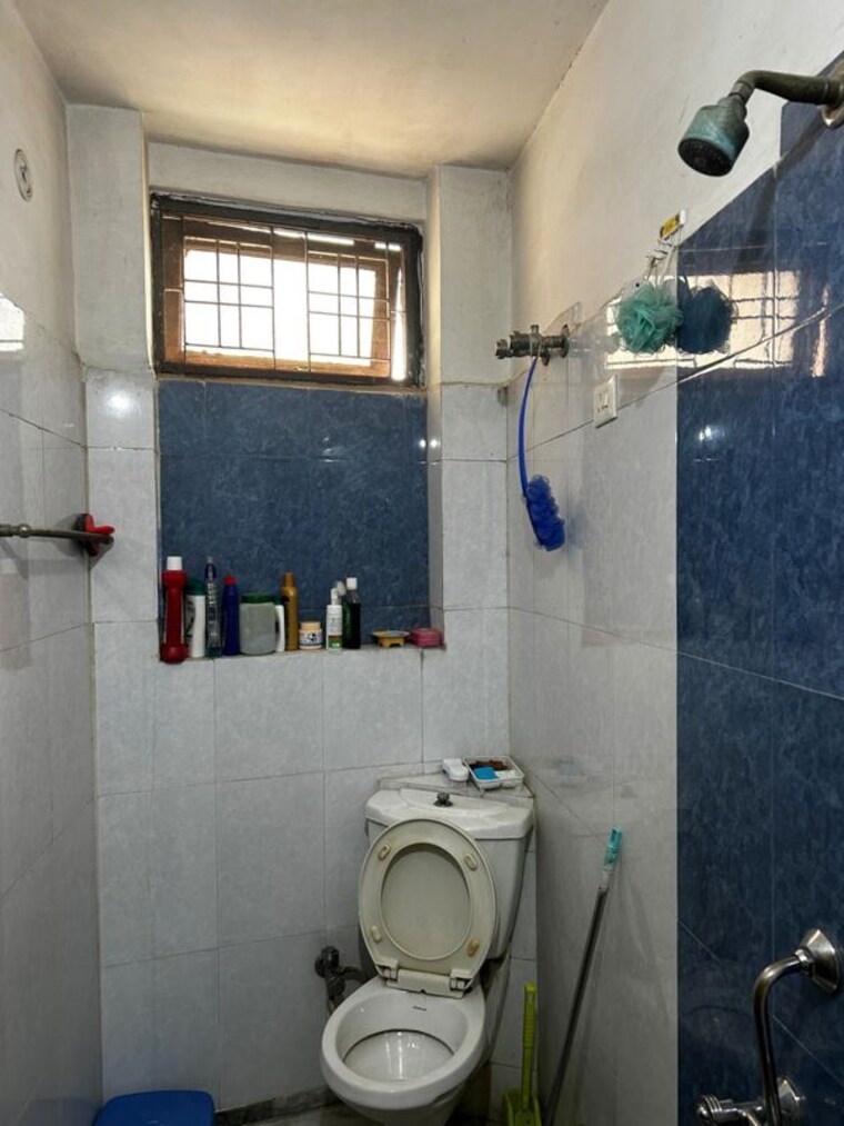 Bathroom, sector 23a 3 Bedroom 300 Sq.Ft. Builder Floor In Sector 23a Gurgaon 10605080