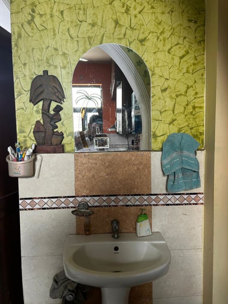 Bathroom, sector 23a 3 Bedroom 300 Sq.Ft. Builder Floor In Sector 23a Gurgaon 10605080