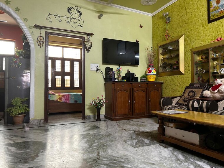 Living Room, sector 23a 3 Bedroom 300 Sq.Ft. Builder Floor In Sector 23a Gurgaon 10605080