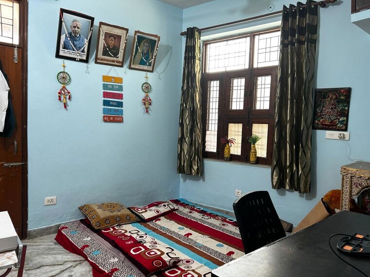 Bedroom, sector 23a 3 Bedroom 300 Sq.Ft. Builder Floor In Sector 23a Gurgaon 10605080