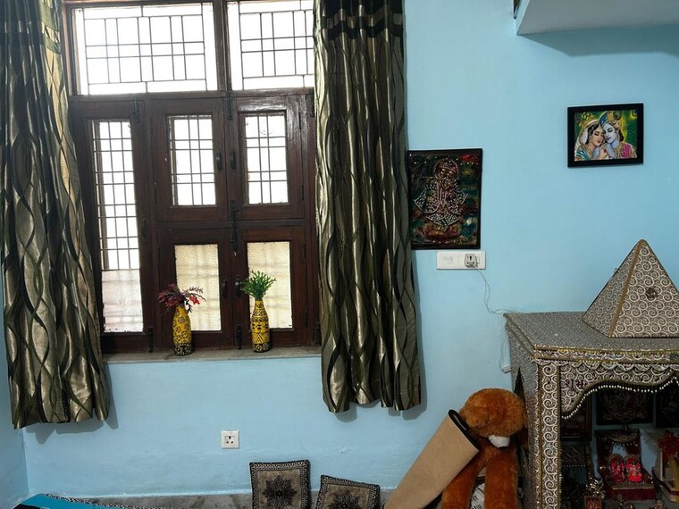 Living Room, sector 23a 3 Bedroom 300 Sq.Ft. Builder Floor In Sector 23a Gurgaon 10605080