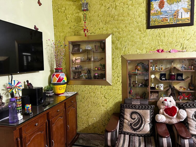 Living Room, sector 23a 3 Bedroom 300 Sq.Ft. Builder Floor In Sector 23a Gurgaon 10605080