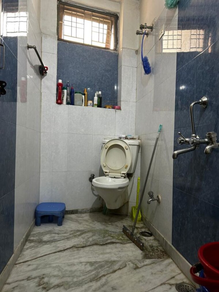 Bathroom, sector 23a 3 Bedroom 300 Sq.Ft. Builder Floor In Sector 23a Gurgaon 10605080