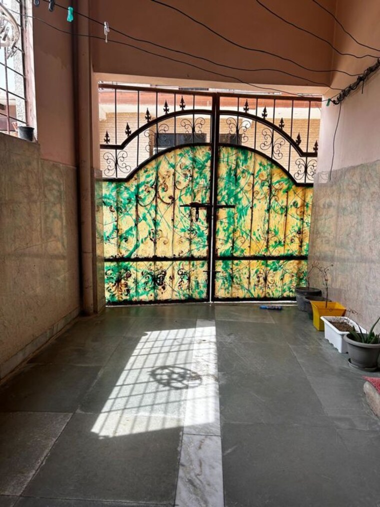 Bedroom, sector 23a 3 Bedroom 300 Sq.Ft. Builder Floor In Sector 23a Gurgaon 10605080