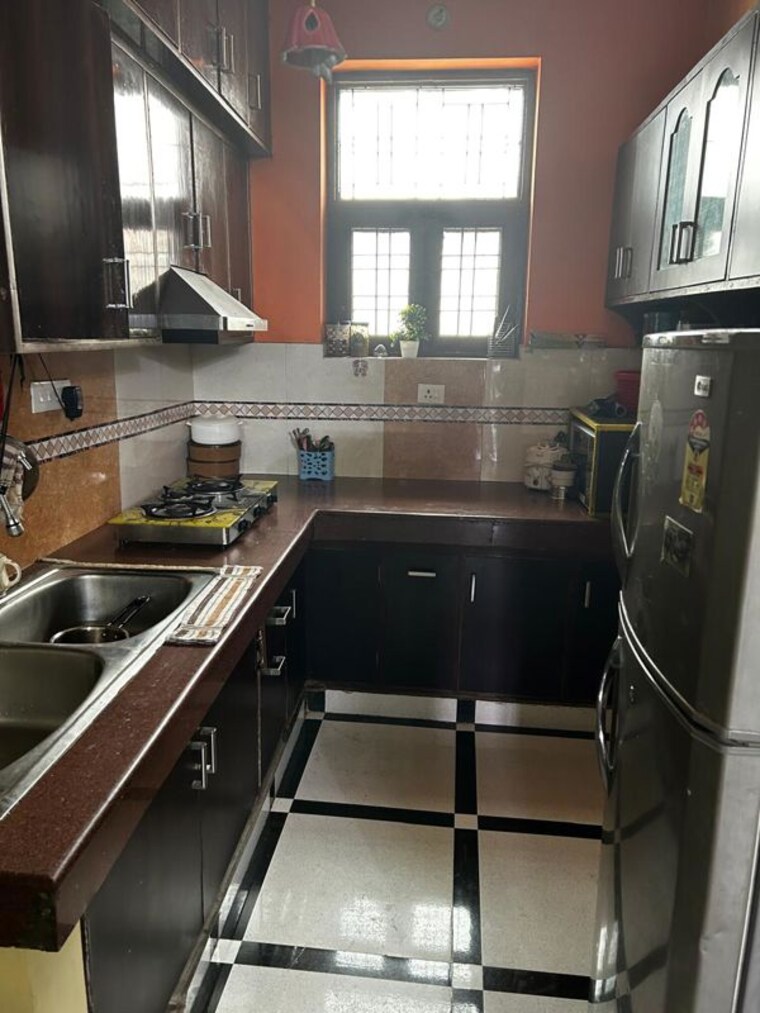 Kitchen, sector 23a 3 Bedroom 300 Sq.Ft. Builder Floor In Sector 23a Gurgaon 10605080