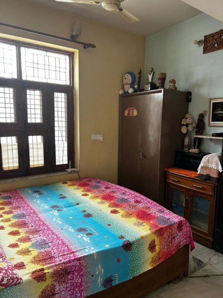 Bedroom, sector 23a 3 Bedroom 300 Sq.Ft. Builder Floor In Sector 23a Gurgaon 10605080