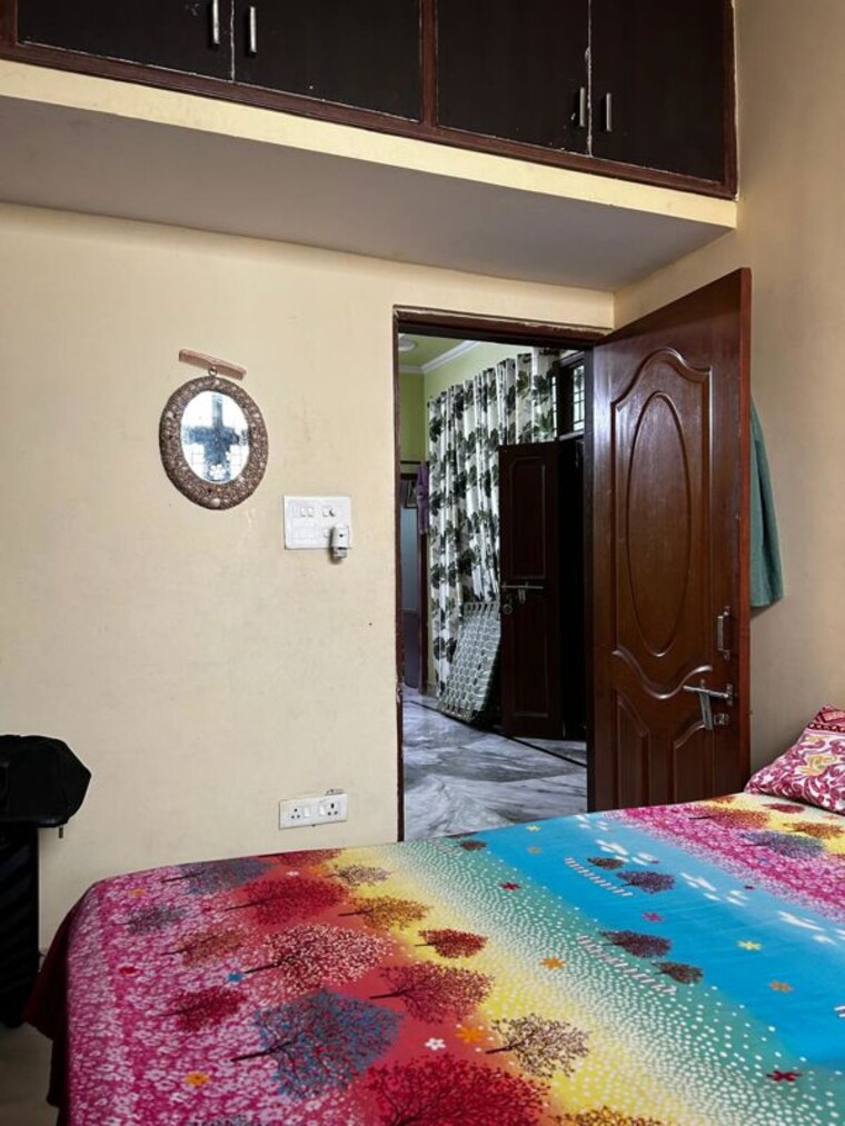 Bedroom, sector 23a 3 Bedroom 300 Sq.Ft. Builder Floor In Sector 23a Gurgaon 10605080