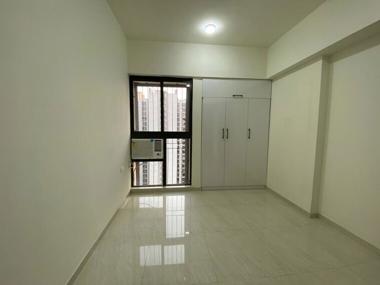 Room, lodha-crown-quality-homes 1 Bedroom 400 Sq.Ft. Apartment In Majiwada Thane 10605122