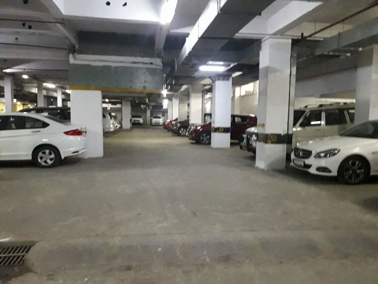  Parking, laxmi-sej-plaza Commercial Office Space 1170 Sq.Ft. In Malad West Mumbai 10605123