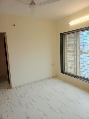 Room in 3.5 BHK Apartment at Garden View Apartment, Goregaon East – for Rent