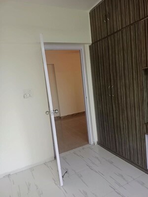 Room in 3.5 BHK Apartment at Garden View Apartment, Goregaon East – for Rent