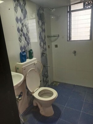 Bathroom in 3.5 BHK Apartment at Garden View Apartment, Goregaon East – for Rent