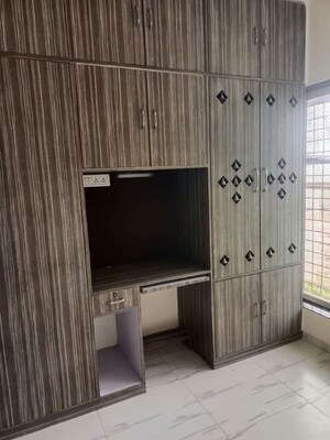 Bathroom in 3.5 BHK Apartment at Garden View Apartment, Goregaon East – for Rent