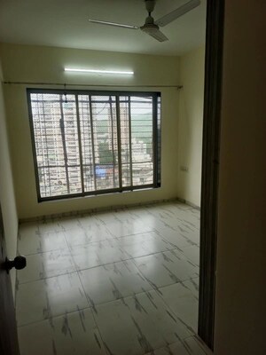 Room in 3.5 BHK Apartment at Garden View Apartment, Goregaon East – for Rent
