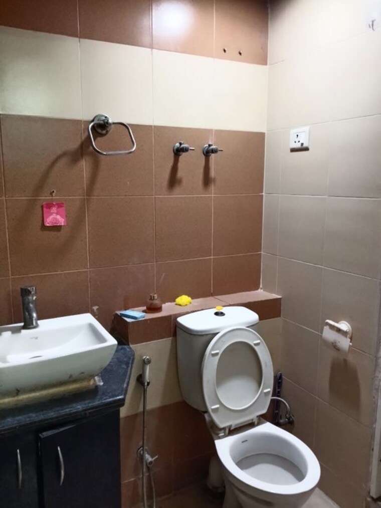 Bathroom, mahagun-my-woods 2 Bedroom 935 Sq.Ft. Apartment In Sector 16c Greater Noida Greater Noida 10605172