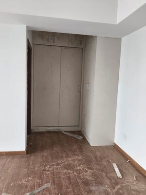 Room in 3.5 BHK Apartment at Godrej Air Sector 85, Sector 85 – for Rent
