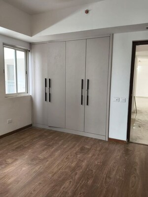 Room in 3.5 BHK Apartment at Godrej Air Sector 85, Sector 85 – for Rent