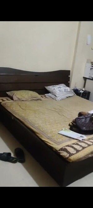 Bedroom in 2 BHK Apartment at Prabhadevi – for Rent