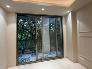 Room in 4 BHK Apartment at Hauz Khas – for Rent